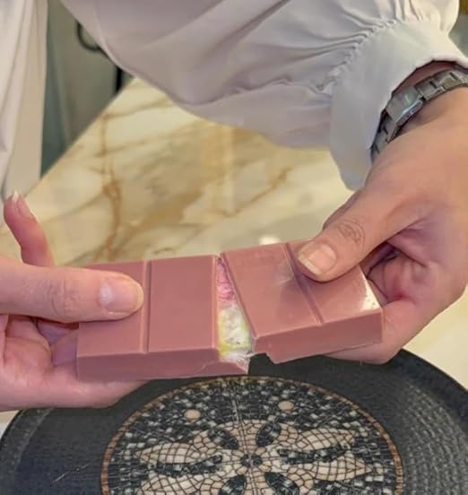 Angel Hair Schokolade Ruby/Pink 75g | Gefüllt mit Pismaniye & Pistaziencreme | Der Süße TikTok-Trend 2025 | Inspiriert von der Dubai Schokoladen Tafel | Belgische Schokolade mit Türkische Zuckerwatte